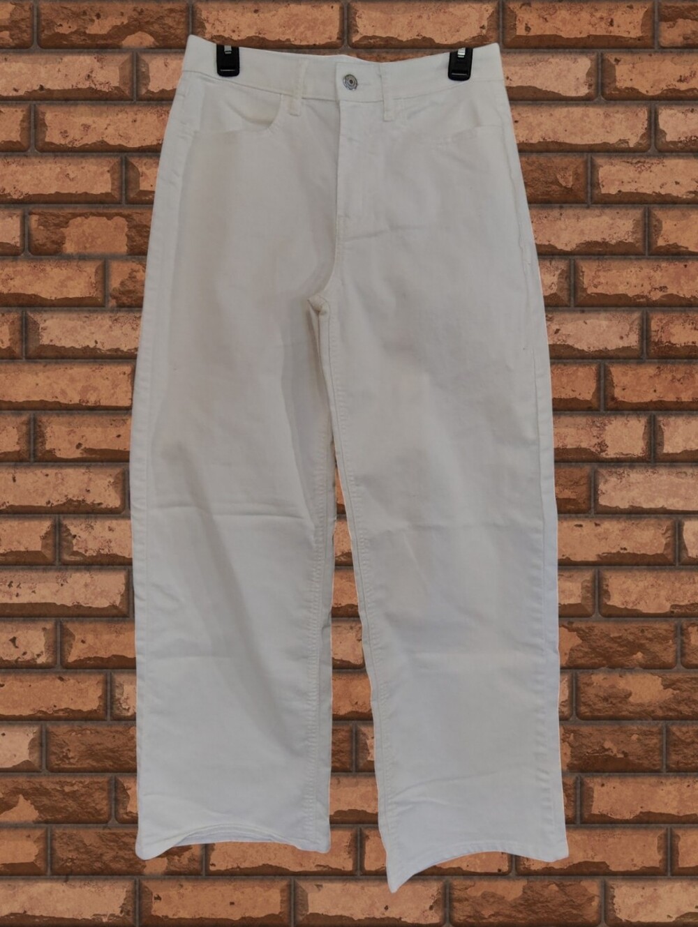 Old Navy White Wide Leg Pants with Gold Zipper Accent